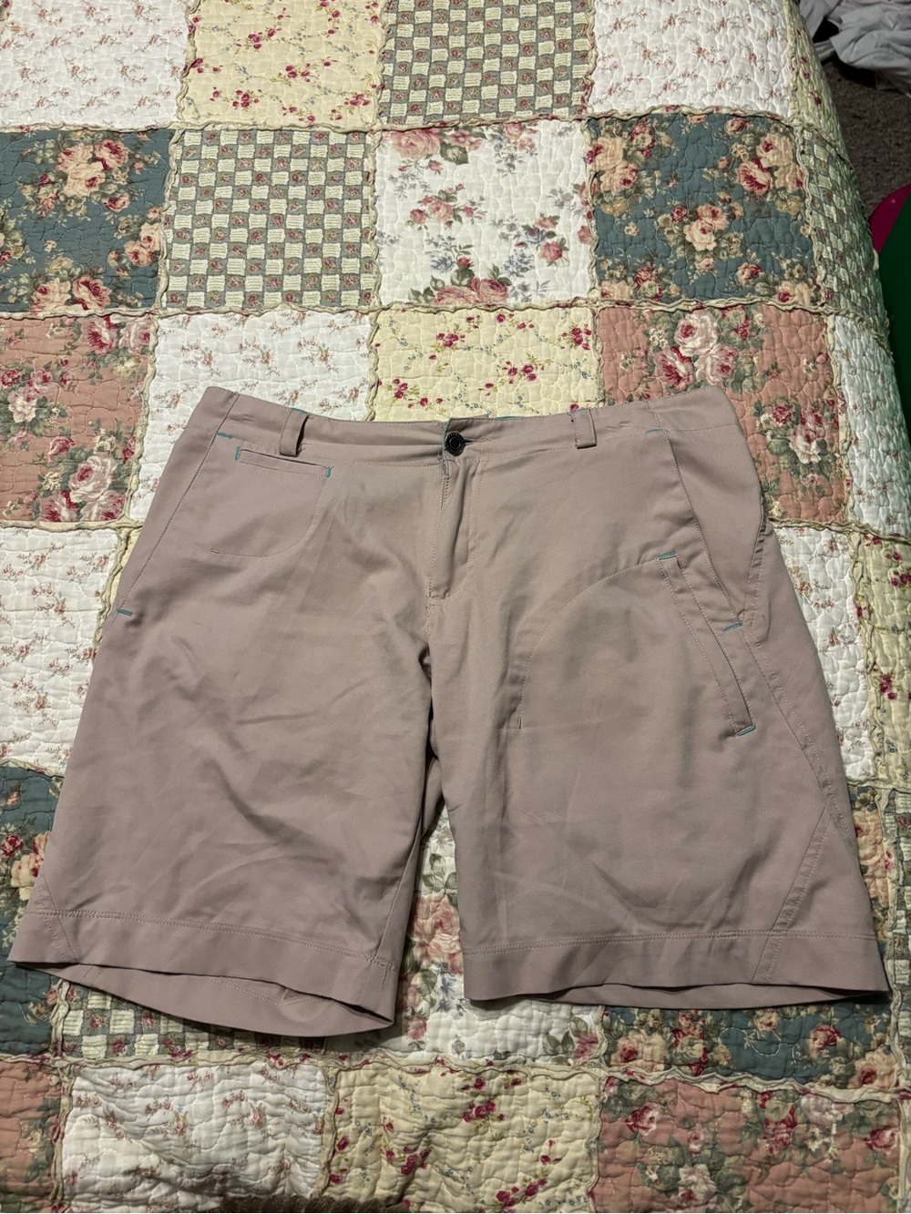 Magellan Outdoors Women’s Hybrid Shorts in Light Taupe size 6